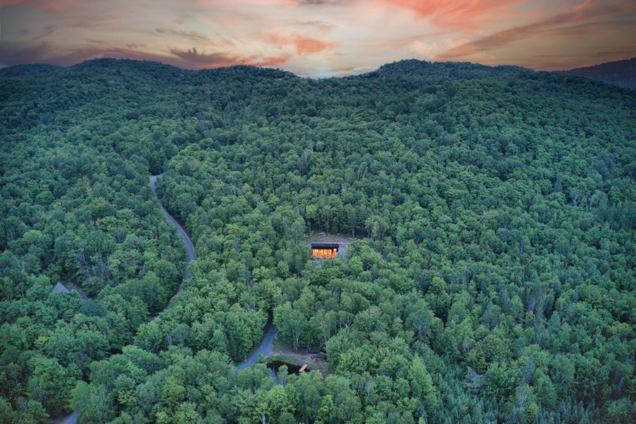 Kallm-Mont-Tremblant Chalet With Hot Tub, Pond & Beach On Private 7Acre Estate Lac-Superieur エクステリア 写真