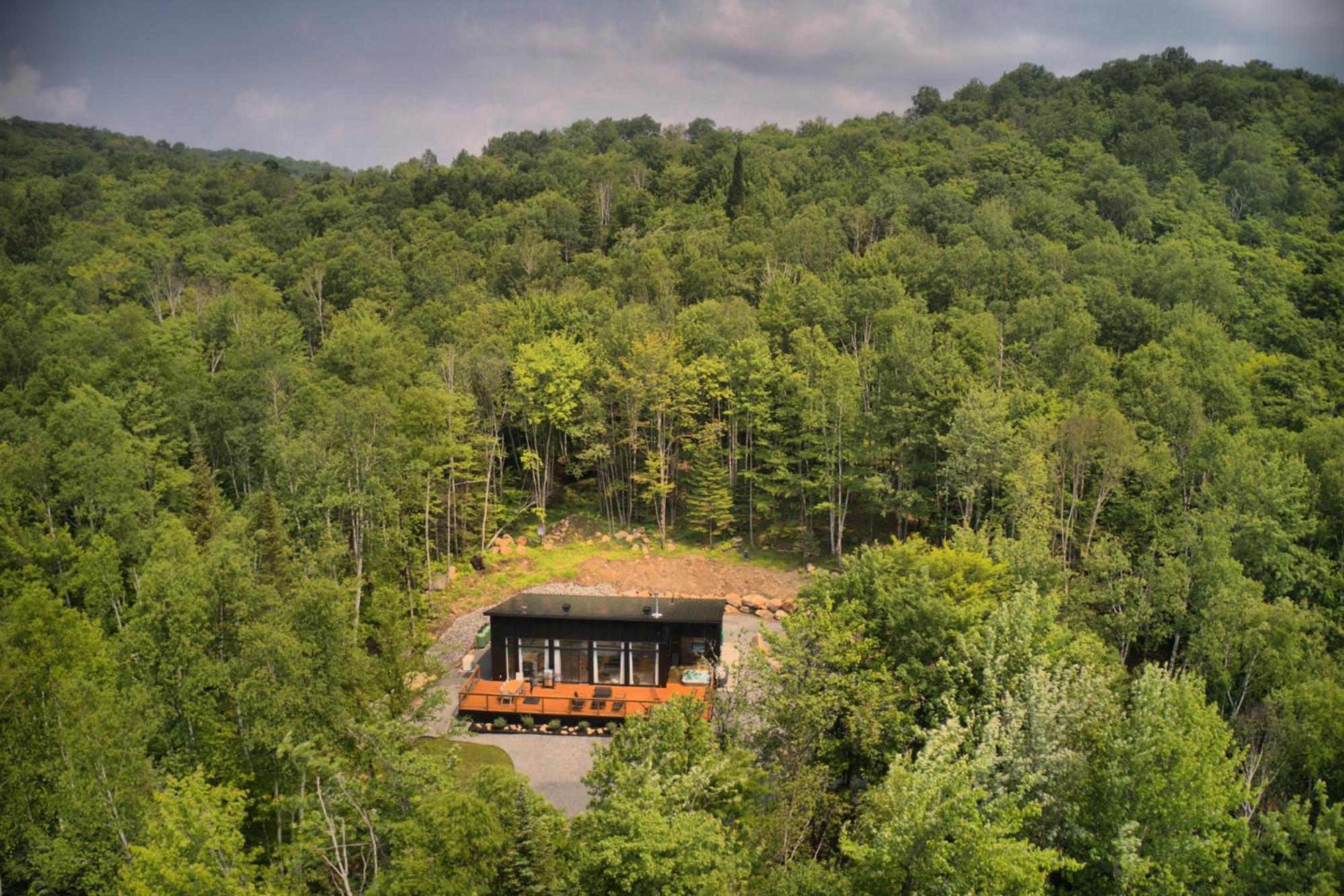 Kallm-Mont-Tremblant Chalet With Hot Tub, Pond & Beach On Private 7Acre Estate Lac-Superieur エクステリア 写真